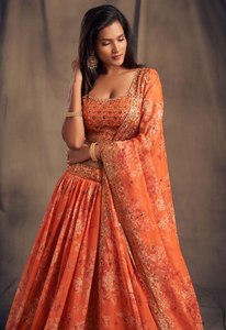 Robe de demoiselle d'honneur pour femme, en organza à imprimé floral orange Zari, sans manches, taille naturelle, coupe évasée, longueur au sol - Product Image 5