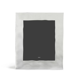 Cadre photo en métal de qualité supérieure avec un design antique sculpté qui ajoute du charme à toute surface de table ou de mur - Product Image 6