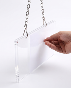 Porte-affiche élégant en acrylique à cadre transparent avec chaîne suspendue Présentoir de présentation élégant pour les bureaux, les magasins et les paramètres de la maison - Product Image 5