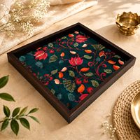 Plateau de rangement carré en bois, motif floral, finition laquée, style moderne, utilisation en cuisine, multifonctionnel, compatible lave-vaisselle, capacité 0-1L