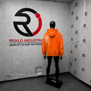 Sweat à capuche zippé respirant pour homme, orange, avec impression par pulvérisation et détails déchirés, durable, texturé, de créateur, luxe, classiques modernes - Product Image 4