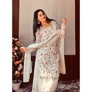 Magnifique haut en mousseline de soie et sharara avec dupatta pour les occasions festives - Product Image 6