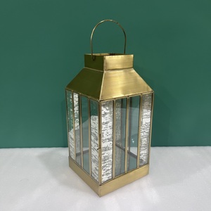 Farol de Latón con Paneles de Vidrio Espejado, Decoración para el Hogar, Portavelas de Metal - Product Image 1