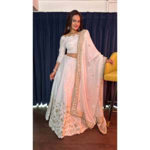 Conjunto de Lehenga Choli Blanco para Fiesta, Talla M, con Adornos de Zari y Lentejuelas, Diseño FB para Mujer - Product Image 6