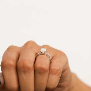 Bague de fiançailles solitaire en diamant de laboratoire taille émeraude, avec bande émeraude, en platine/or blanc massif 18K/14K/10K, bijoux fins - Product Image 1