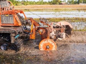 Hogico รถไถทางการเกษตรแบบ3-in-1ใช้งานได้70hp ตีนตะขาบผลิตจากเวียดนาม - Product Image 3