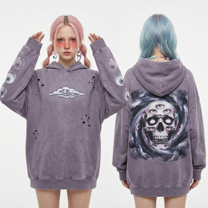 Sweat-shirt de luxe urbain pour femme, 400 GSM, couleur crème, avec imprimé graphique doré de crâne de pharaon égyptien ancien et hieroglyphes sur les manches - Product Image 2