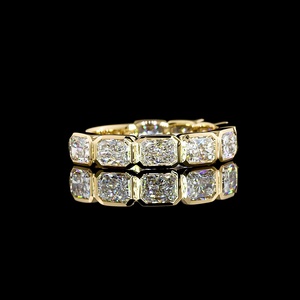 Bague d'éternité de luxe en or massif 18 carats avec diamant taille radiant East West de 2,25 carats certifié IGI, sertie clos, pour mariage et fiançailles - Product Image 1