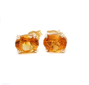 ต่างหูทองคำแท้ 14K ประดับด้วยพลอยแซฟไฟร์สีส้มรูปไข่ธรรมชาติ แบบ 4 กรงเล็บ ขายส่ง เครื่องประดับชั้นดี Memoria Jewels - Product Image 2