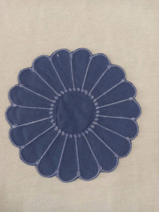 Serviettes en lin brodées à la main avec motifs de fleurs à prix compétitif - Product Image 4