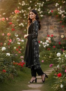 Conjunto Premium de Kurta y Pantalón de Rayón Indio con Dupatta de Georgette Suave, Ropa Étnica al por Mayor - Product Image 2