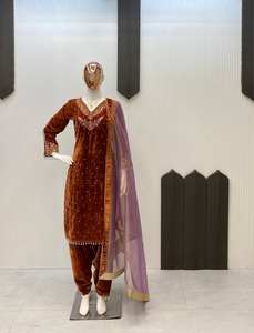 Ensemble complet brodé de sequins et perles en velours avec pantalon en velours et micro-sous-vêtements entièrement cousus, tailles M, L, XL et XXL pour femmes - Product Image 4