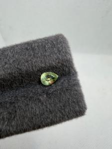 Zafiro Verde Natural Corte Pera 1.00CT Sin Calentamiento Sin Luz Artificial de Ceilán, Sri Lanka Sin Orificio para Joyería - Product Image 3