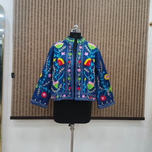 Chaqueta Corta de Mujer con Cuello Mandarín, Bordado Floral a Mano, Tejido de Punto 100% Algodón, Estilo Boho, Invierno - Product Image 1