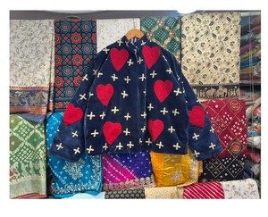 เสื้อแจ็คเก็ตกำมะหยี่ปักลายซูซานี Hear Plus, เสื้อโค้ทสั้นสไตล์โบโฮ, เสื้อโค้ทลายหัวใจโบโฮ, ของขวัญวันวาเลนไทน์ - Product Image 1