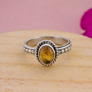 Bague en argent sterling 925 avec citrine naturelle, design Rawa, pierre précieuse ovale faite à la main, bijoux vintage bohème - Product Image 1