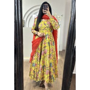FANCY CHINON DIGITAL FLORAL IMPRIMÉ ROBE AVEC DUPATTA JAUNE - Product Image 1