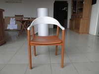 Fauteuil de salle à manger moderne Butterfly avec finition naturelle en bois de teck massif pour la salle à manger d'un appartement