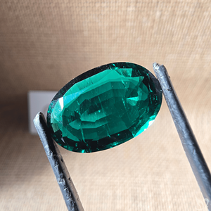 พลอยสังเคราะห์รูปไข่สีเขียวแซมเบีย 8.5 กะรัต สำหรับขายส่งและทำเครื่องประดับตามสั่ง - Product Image 2
