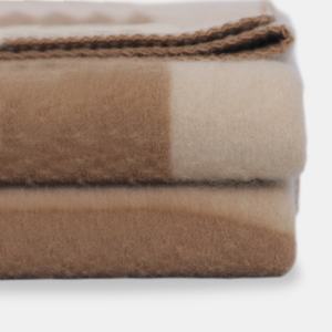 Manta de Pelo de Camello 100% Puro, Calidez Natural, Diseño Tejido Suave, 150*200cm - Product Image 4