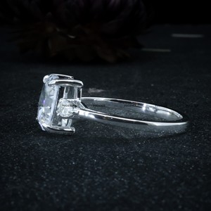 Bague de mariage en argent sterling 925 avec trois pierres en moissanite, bijou pour femme, inspirée de la bague de fiançailles VVS à taille ovale - Product Image 3
