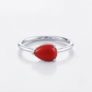 Anillo Solitario Clásico Rhaya Jewels de Plata de Ley 925 Bañado en Rodio con Coral Corte Pera Vintage, Engaste de Garra, Delicado y Moderno - Product Image 1