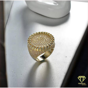 Anillo Redondo de Lujo en Plata de Ley 925 con Diamante Moissanita, Borde Estilo Cadena y Engaste de Piedras Detallado para Compradores - Product Image 5
