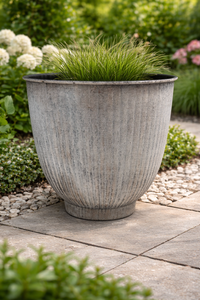 Jardinières en fer de qualité supérieure avec finition vieillie et forme ronde, parfaites pour la décoration extérieure du jardin - Product Image 5