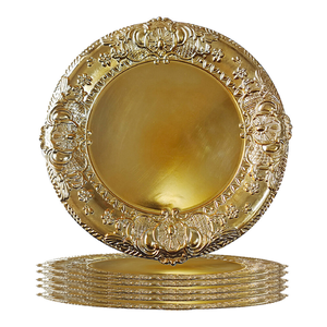 Plato de cobre con textura audaz y borde ancho martillado, con un brillo metálico cálido. Disponible a precio de mayorista en serie - Product Image 1