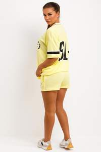 Conjunto de Shorts de Jersey Amarillo Oversize para Mujer al por Mayor, Cuello en V, Estampado de Números, Ropa Urbana y Deportiva, Proveedor OEM ODM - Product Image 3