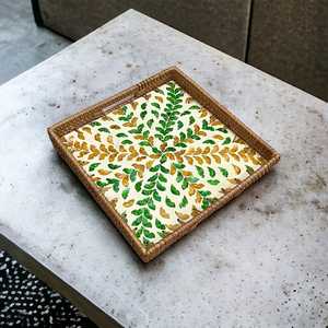 Plateau en rotin fait main de luxe avec incrustation de nacre, élégant plateau de service tissé en mosaïque de coquillages pour une décoration élégante de la maison et de la table - Product Image 4