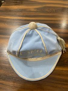 Gorra de terciopelo personalizada con logo bordado al por mayor, snapback de ala plana ajustable unisex, gorro académico de graduación, OEM común - Product Image 2