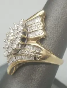 Anillo de Compromiso Vintage con Moissanita Real de 2 Quilates, Plata de Ley 925, Chapado en Oro Amarillo, Corte Baguette, Lujoso y Elegante para Mujer - Product Image 2