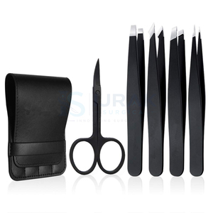 Juego de Tijeras y Pinzas de Manicura Portátiles de Acero Inoxidable, Herramientas para el Cuidado de las Uñas con Punta Inclinada Negra y Estuche de Cuero - Product Image 1