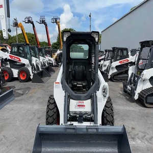 Chargeuse compacte professionnelle Bobcat S550 pour travaux de construction lourds, offrant des performances élevées et une longue durée de vie. - Product Image 1