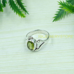 แหวนเพอริดอทดีไซน์แฮนด์เมด แหวนเงินแท้ 925 ประดับพลอยสีเขียว แหวนสัญญาสำหรับผู้หญิง เครื่องประดับเพอริดอตสำหรับผู้หญิง - Product Image 3