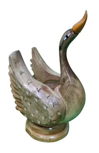 Figurine de canard en bois traditionnel taillée à la main, bois naturel poli, sculpture d'oiseau rustique décorative, accent de décoration pour la maison, souvenir, cadeau - Product Image 5