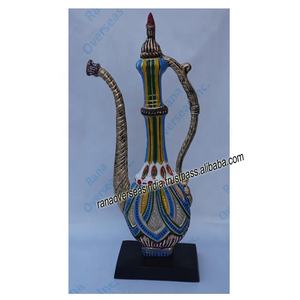 Intérieur de maison Table moderne Statue décorative Surahi Pièce maîtresse Grande sculpture Surahi en métal aluminium sur socle à un prix abordable - Product Image 4