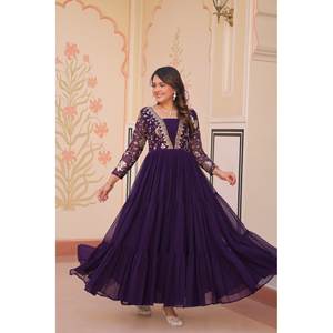 Robe de soirée faite à la main, imprimé floral, coupe trapèze, taille empire, taille XL, en mousseline de soie avec sequins et broderies Zari - Product Image 6