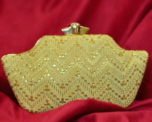 Pochette de soirée vintage indienne de style royal, en métal argenté fait main, avec bandoulière, idéale pour les mariages et les événements. - Product Image 3