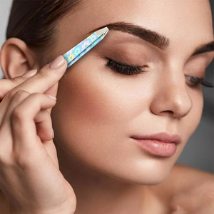 Pinzas Profesionales para Cejas de Alta Calidad OEM, Acero Inoxidable, Punta Puntiaguda, Ecológicas, Ligeras, Reutilizables, con Logotipo Personalizado - Product Image 5