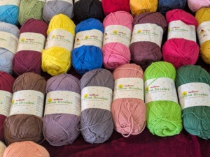 ไหมพรมถักนิตติ้ง 100% คอตตอน ย้อมสีแบบ Boucle เส้นหนา สำหรับถักโครเชต์และเย็บผ้า ผลิตในอินเดีย - Product Image 1