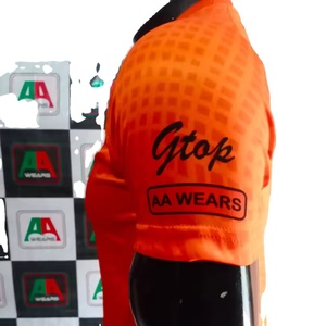 Personalizado 2026 uniforme de fútbol barato venta sublimación media manga Logo calcetines número jugador barato buena calidad OEM Jersey pantalones cortos - Product Image 1