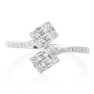 Anillo de compromiso de plata de ley con circonita cúbica talla baguette estilo Toi et Moi de vástago abierto con pavé para mujer - Product Image 3