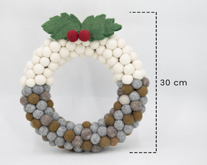 Corona de Pompones de Fieltro Blanco, Gris y Marrón para Decoración Navideña de Puertas - Product Image 6