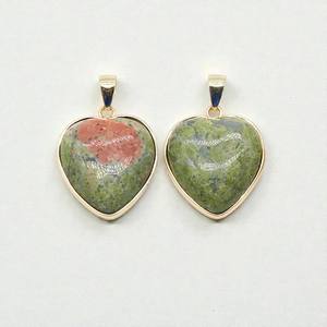 Colgante de Corazón de Unakita Natural de 14 mm en Plata de Ley 925 — Amuleto de Corazón con Piedra Cabujón Lisa - Product Image 1