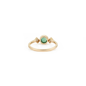 Bague minimaliste à trois pierres en or jaune véritable K14, sertie d'émeraudes et de diamants taille ronde, design délicat et simple, pour filles, cadeau de remise de diplôme. - Product Image 6