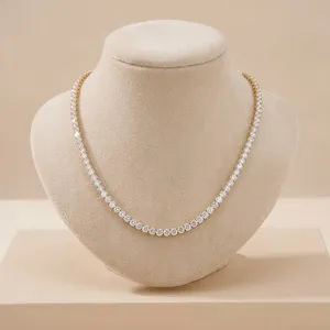Collier de luxe en or jaune avec diamants de laboratoire, design à griffes brillantes, chaîne classique en or jaune avec diamants de laboratoire, collier raffiné et élégant - Product Image 1