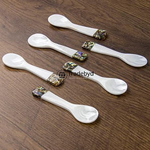 Cuillère de luxe en nacre incrustée, faite à la main, cuillère décorative en nacre par Tradebyd - Product Image 2