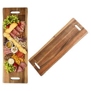 Planche de service de charcuterie en bois d'acacia extra large moderne et écologique faite à la main plateau en bois taille personnalisable pour le fromage - Product Image 2
